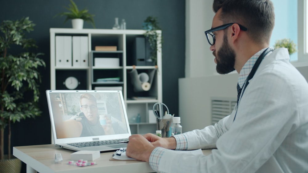 Marketing médico no Instagram e em consultas online