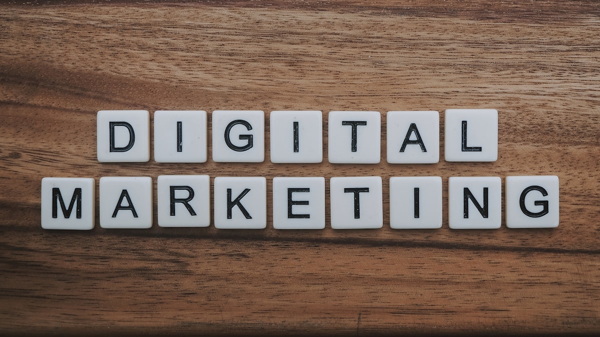 Conceito de tráfego pago e marketing digital para atrair clientes
