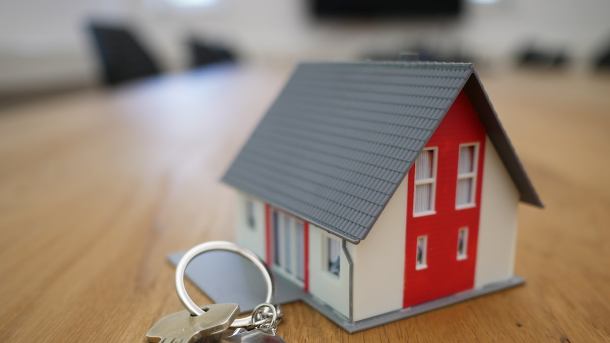 Marketing imobiliário: corretor de imóveis captando cliente com estratégia digital