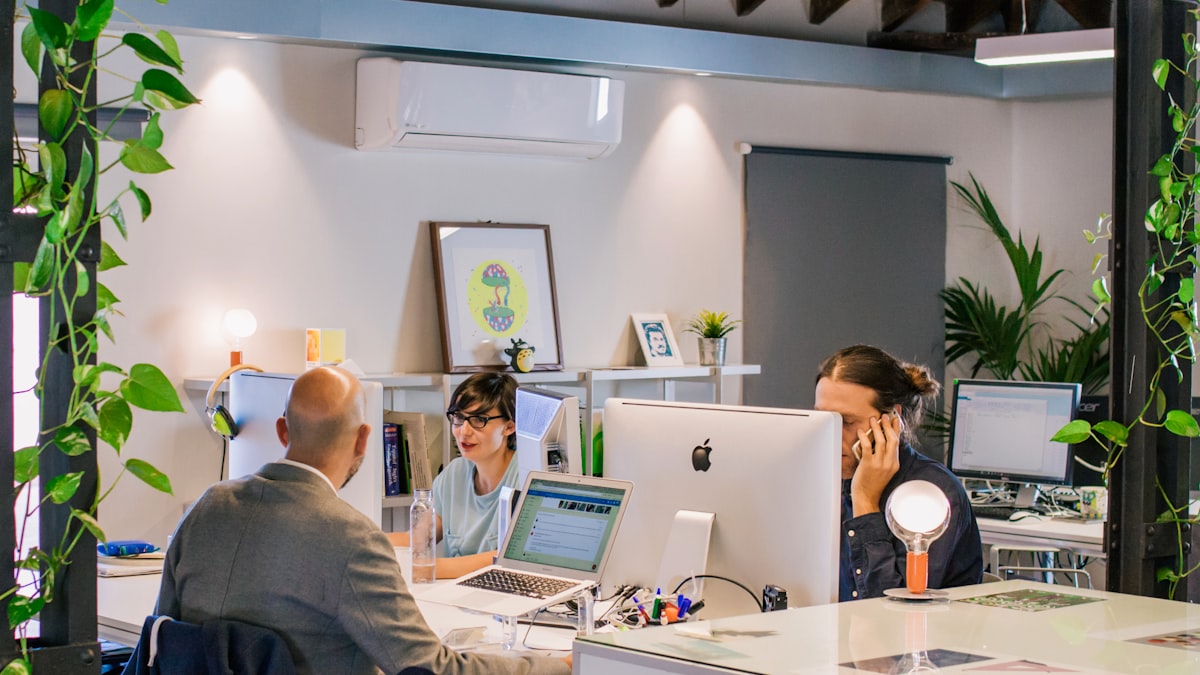 Marketing para arquitetos em um estúdio de arquitetura moderno