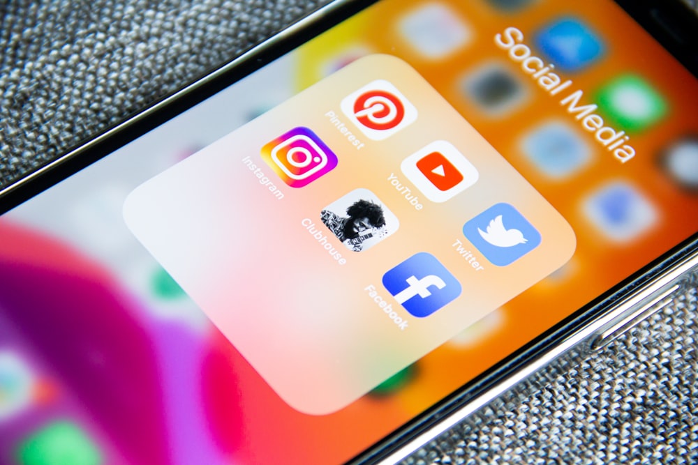 Nutricionista organiza marketing digital e agendamento no celular